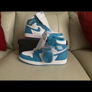 Men’s Unc Jordan 1 size 9.5